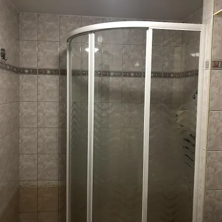 Bed & Breakfast Karavan Panzio Gyula