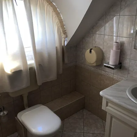 Bed & Breakfast Karavan Panzio Gyula