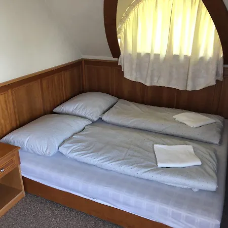 Bed & Breakfast Karavan Panzio Gyula