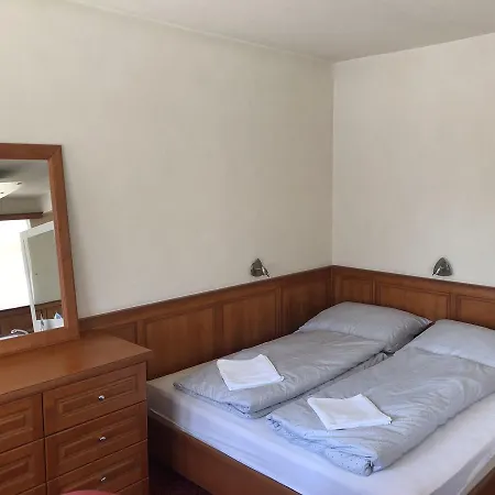 Bed & Breakfast Karavan Panzio