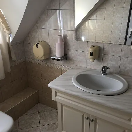 Karavan Panzio Bed & Breakfast Gyula