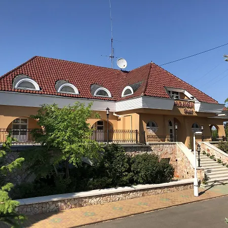 Karavan Panzio Bed & Breakfast *