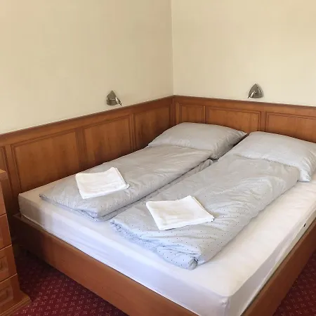 Bed & Breakfast Karavan Panzio Gyula