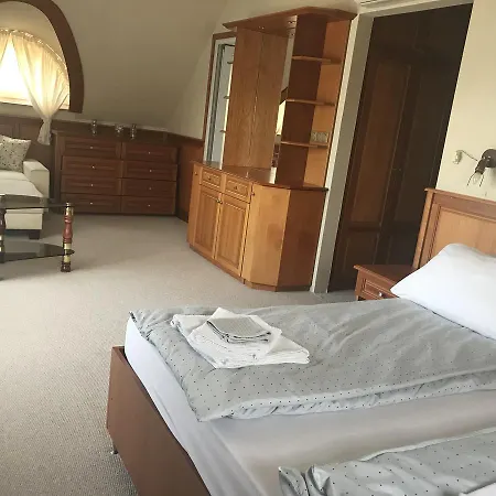 Bed & Breakfast Karavan Panzio Gyula