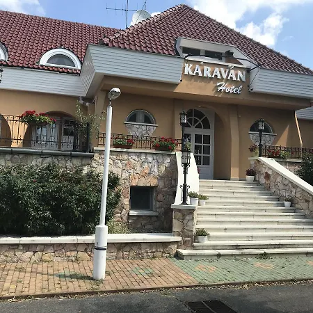 Karavan Panzio Bed & Breakfast *
