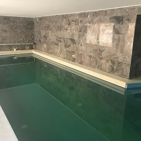 Bed & Breakfast Karavan Panzio Gyula